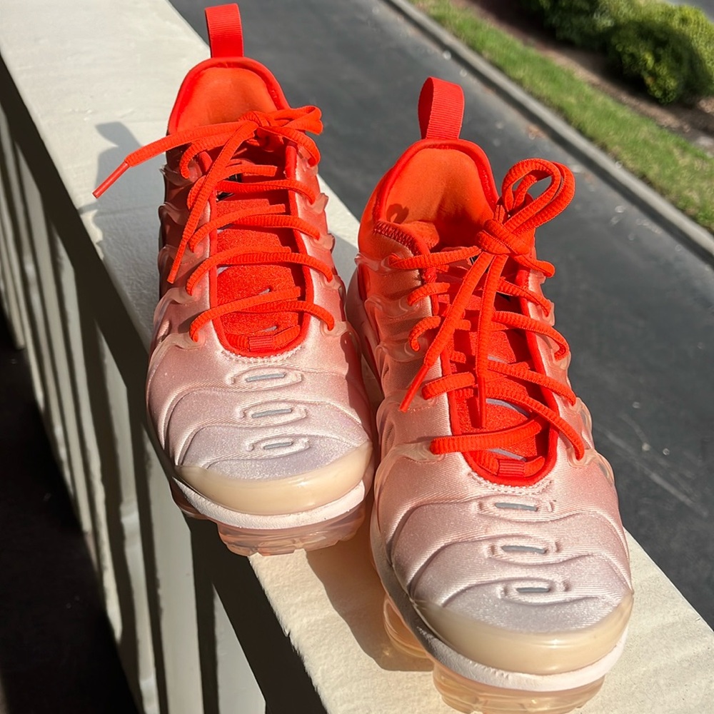 Nike women’s Air Vapormax Plus size 8 Guava Ice Rush Orange great condition